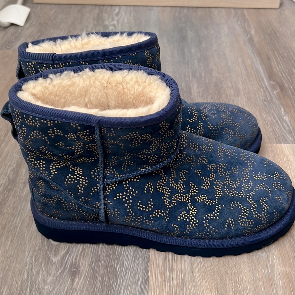 Ugg Short Boot Blue With Gold Pattern - image 4